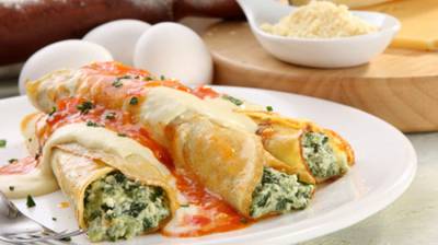 Canelones de espinacas, tomates y setas