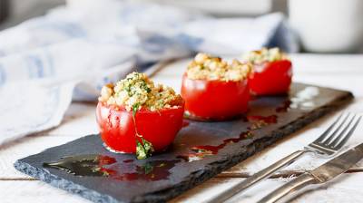 Asado de tomates rellenos