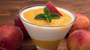 Mousse de yogur con melocot&oacute;n