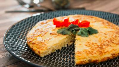 Milhojas de patata con queso y especias