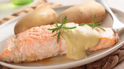 Salmón a la plancha con salsa de mostaza