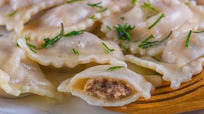 Raviolis de castañas y queso con hierbas