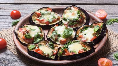 Tapitas de berenjena y queso fresco al horno