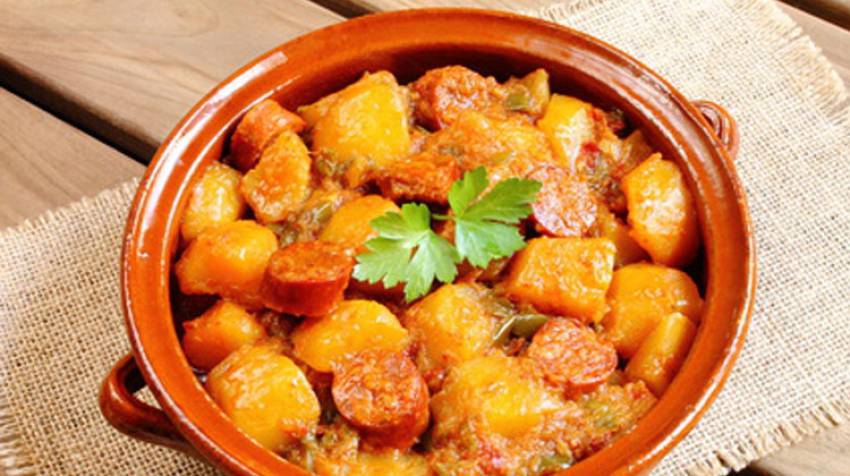 Patatas guisadas con chorizo a la sidra