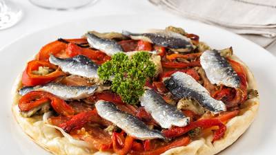Pissaladière de sardinas
