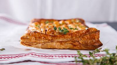 Empanada de pescado blanco con berenjena y tomate