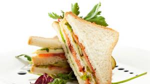 Sandwich de salm&oacute;n