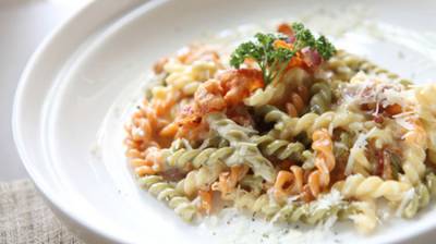 Fusilli con carbonara de calabacín